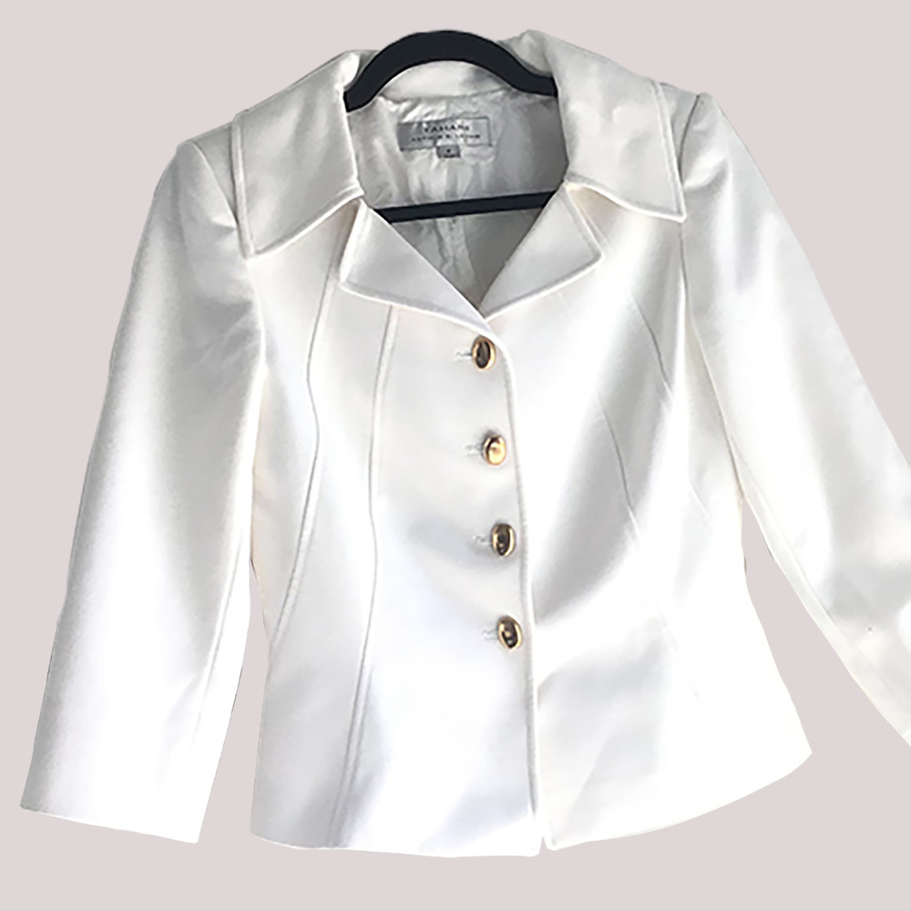 Tahari Cropped Jacket  Size 4  White